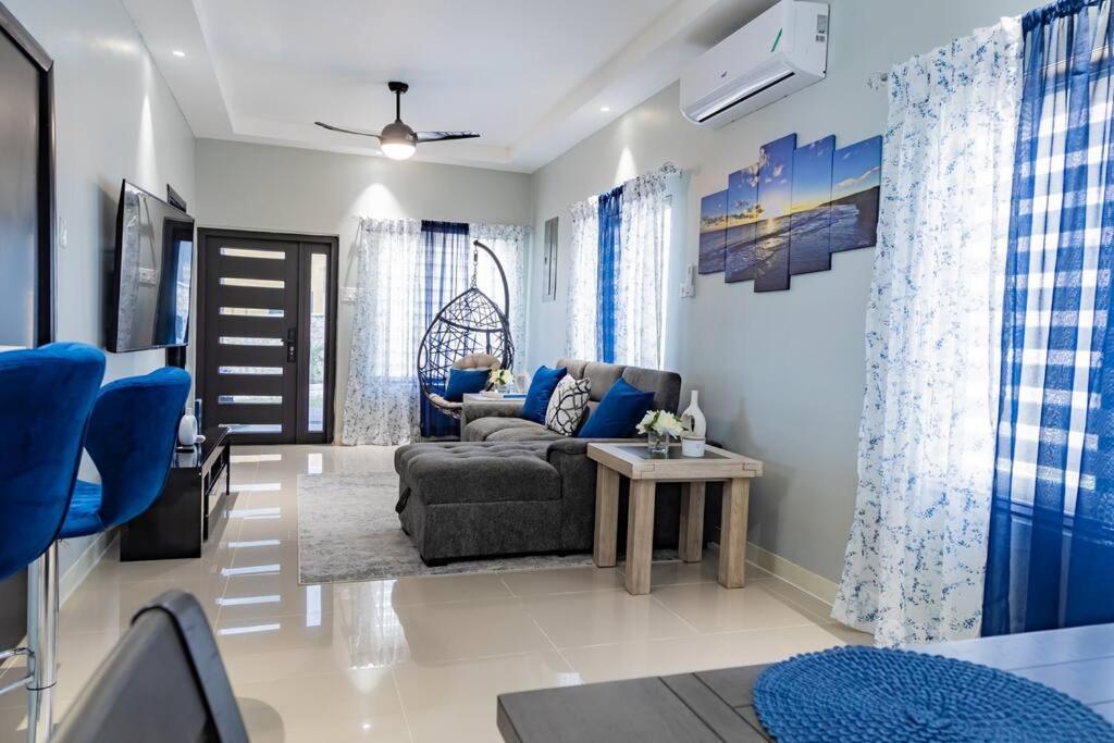 Pyramid Point Manor Villa Ocho Rios Exterior photo