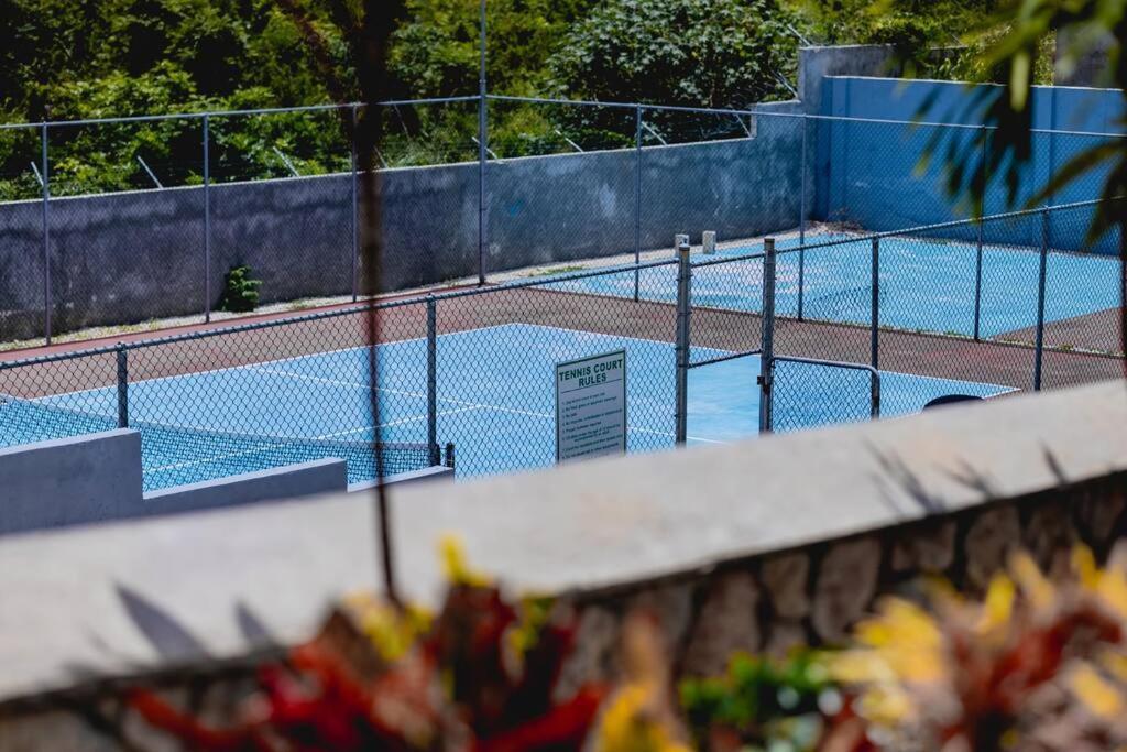 Pyramid Point Manor Villa Ocho Rios Exterior photo