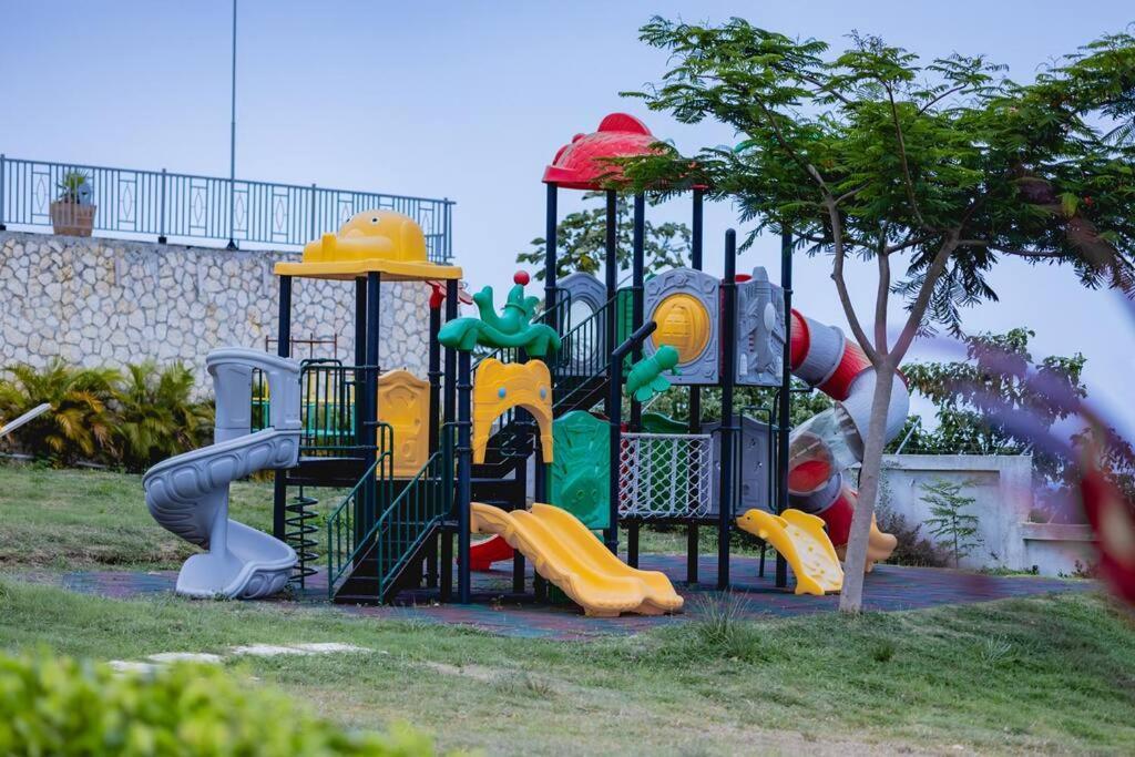 Pyramid Point Manor Villa Ocho Rios Exterior photo